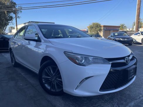 Used 2017 Toyota Camry SE FWD image 3