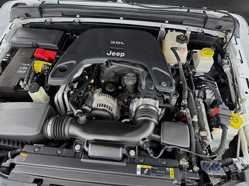 Used 2021 Jeep Gladiator Willys image 29