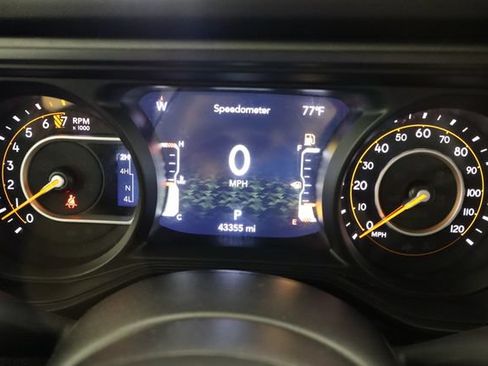 Used 2024 Jeep Gladiator Rubicon AWD/4WD image 11