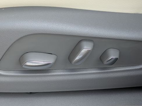 Used 2025 Cadillac XT6 Premium Luxury w/ LPO, Floor Liner Package FWD image 19
