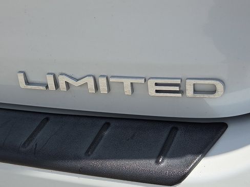Used 2023 Toyota Highlander Limited AWD/4WD image 8