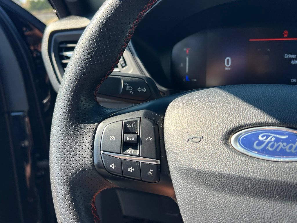 Used 2025 Ford Escape ST-Line FWD image 19