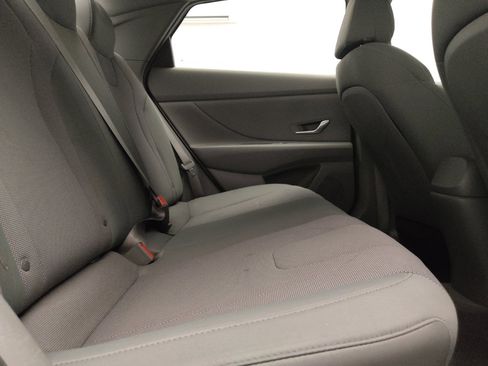 Used 2021 Hyundai Elantra SE FWD image 19