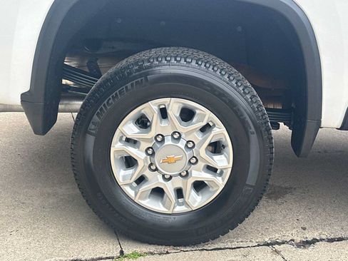 Used 2025 Chevrolet Silverado 2500 LT AWD/4WD image 23