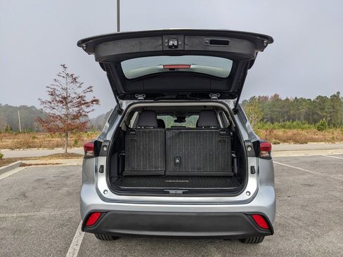 Used 2023 Toyota Highlander L image 34