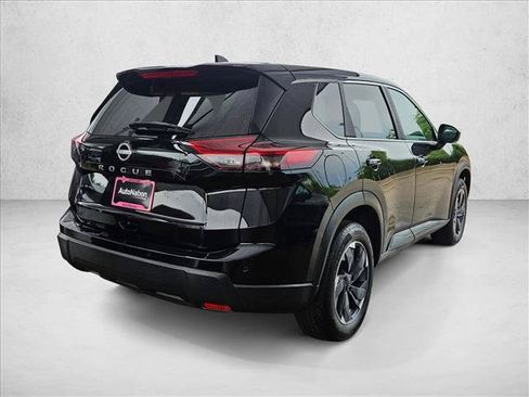 Used 2025 Nissan Rogue SV FWD image 5