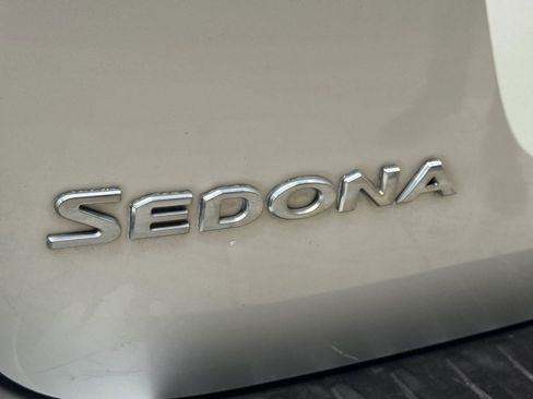 Used 2017 Kia Sedona LX image 13