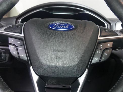 Used 2017 Ford Fusion SE w/ Equipment Group 601A image 30