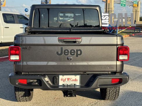Used 2023 Jeep Gladiator Sport image 9