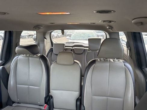 Used 2016 Kia Sedona LX w/ LX Essentials Premium Package FWD image 9