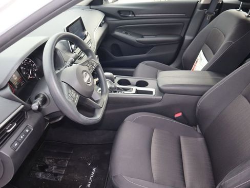 Certified 2025 Nissan Altima 2.5 S FWD image 11