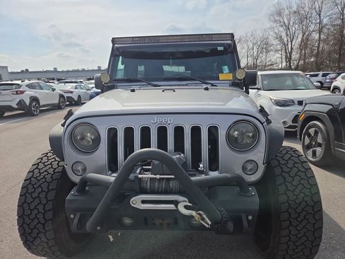 Used 2016 Jeep Wrangler Unlimited Sahara w/ Connectivity Group image 11