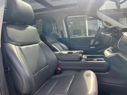 Used 2025 Ford Expedition Active AWD/4WD image 29