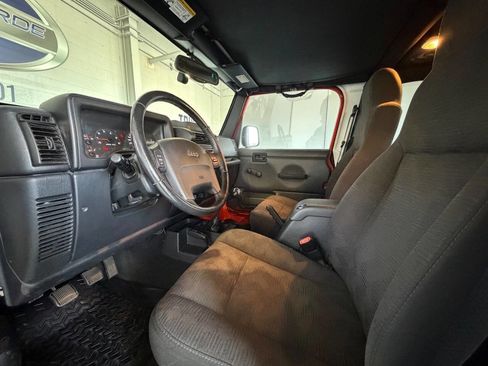 Used 2005 Jeep Wrangler Unlimited Rubicon AWD/4WD image 14