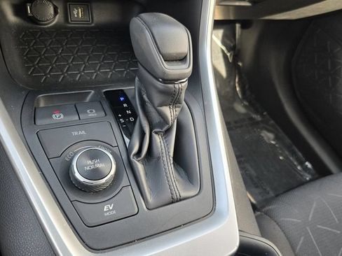 Used 2024 Toyota RAV4 XLE AWD/4WD image 20