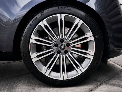 Used 2025 Land Rover Range Rover SE AWD/4WD image 19