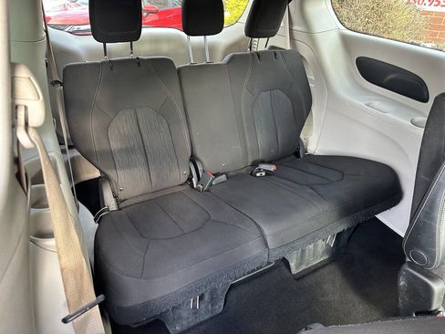 Used 2017 Chrysler Pacifica Touring image 28