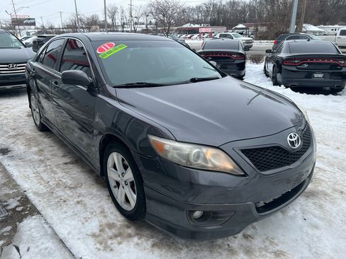 Used 2011 Toyota Camry LE image 9