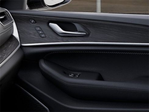 New 2025 Jeep Grand Cherokee Overland w/ Luxury Tech Group IV image 25