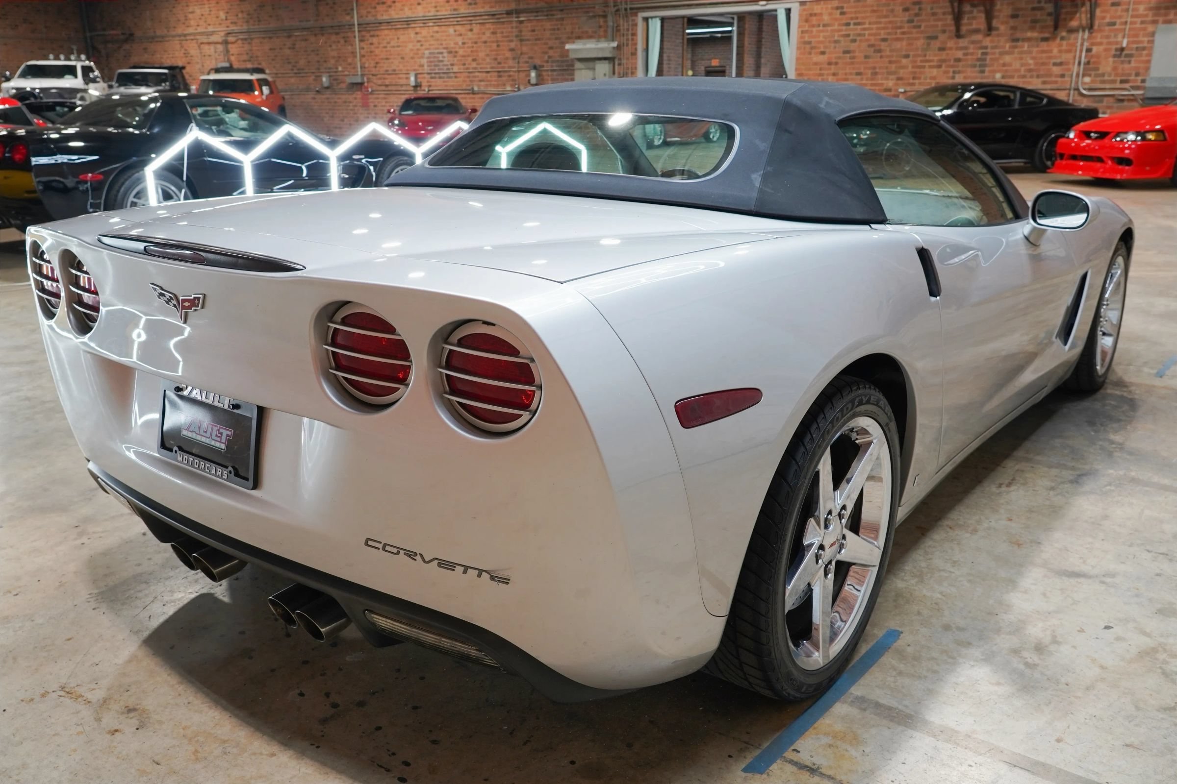 Used 2006 Chevrolet Corvette Coupe w/ Preferred Equipment Group RWD image 16