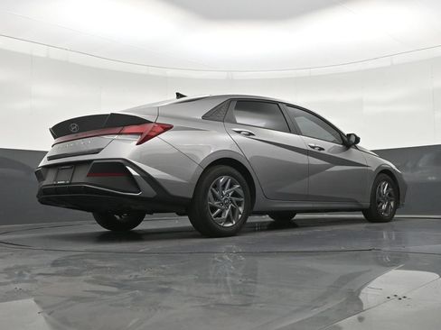 Used 2024 Hyundai Elantra SEL FWD image 27