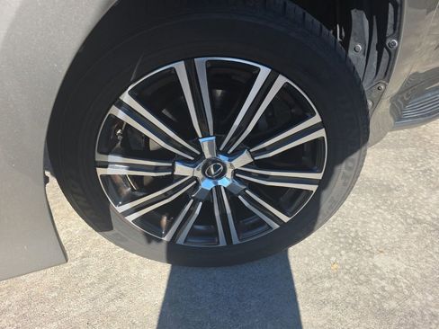 Used 2020 Lexus LX 570 4WD w/ 3rd Row & Luxury Pkg image 2