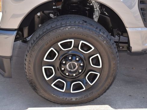 Certified 2024 Ford F250 Platinum w/ FX4 Off-Road Package image 43