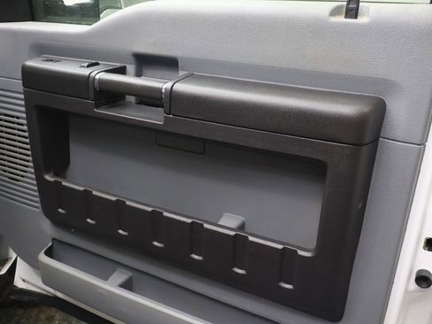 Used 2015 Ford F550 XL image 11