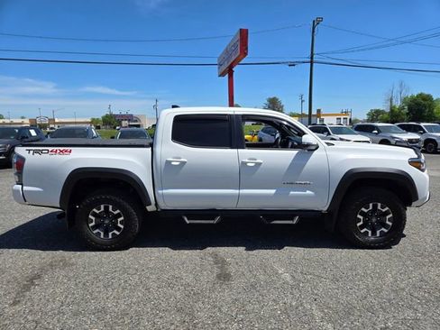Used 2023 Toyota Tacoma TRD Off-Road w/ Technology Package image 8