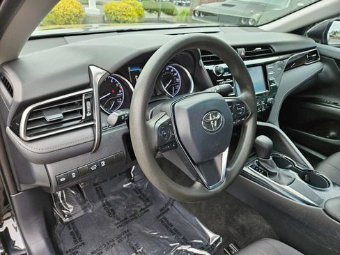 Used 2020 Toyota Camry LE FWD image 18