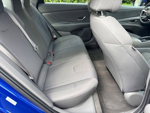 Used 2025 Hyundai Elantra SE image 15