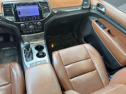 Used 2020 Jeep Grand Cherokee Overland AWD/4WD image 28