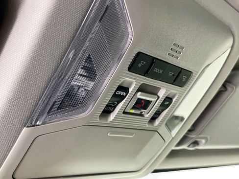 Used 2025 Toyota RAV4 XLE w/ Convenience Package FWD image 22
