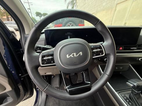 Used 2026 Kia Carnival FWD image 25