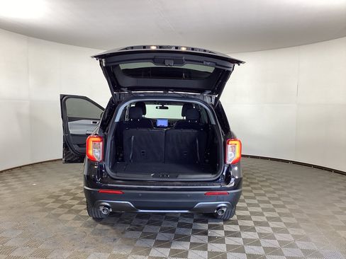 Used 2024 Ford Explorer XLT w/ Equipment Group 202A AWD/4WD image 34