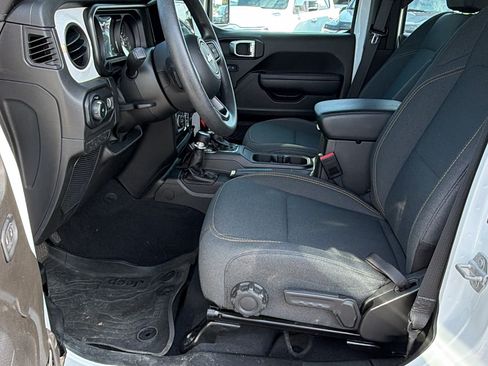 Used 2025 Jeep Wrangler Unlimited Sport AWD/4WD image 16
