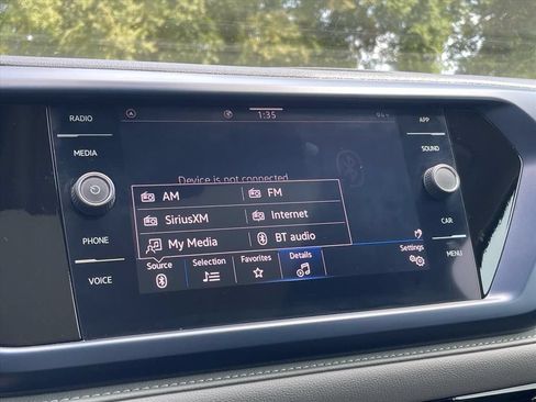 Used 2024 Volkswagen Taos SE w/ Panoramic Sunroof Package FWD image 20