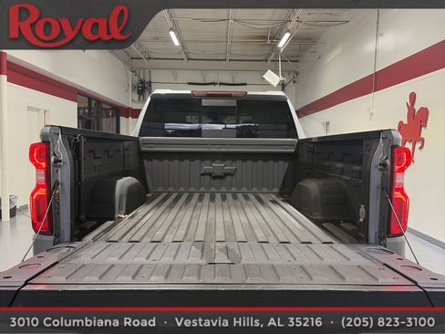 Used 2024 Chevrolet Silverado 1500 LT Trail Boss w/ Convenience Package II image 4