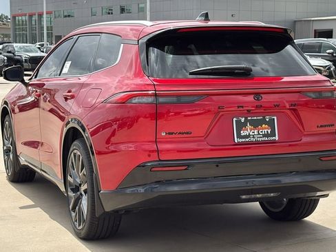 New 2026 Toyota Crown Signia AWD/4WD image 3