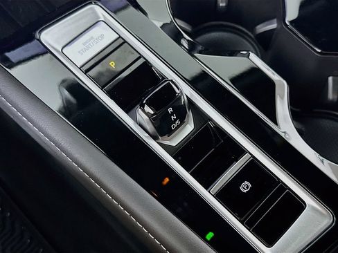 Used 2025 Volkswagen Atlas Cross Sport SEL AWD/4WD image 33