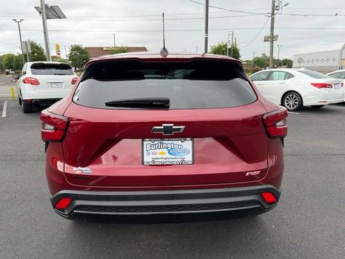 Used 2025 Chevrolet Trax RS w/ Sunroof Package FWD image 8