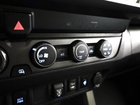 Used 2019 Toyota Tacoma TRD Sport image 19