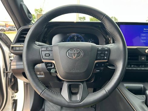 Used 2023 Toyota Crown AWD/4WD image 21