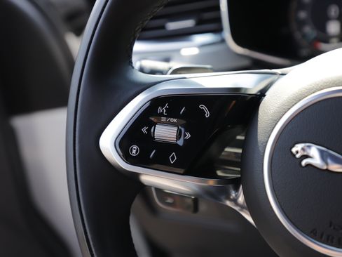 Certified 2025 Jaguar F-PACE R-Dynamic S AWD/4WD image 22
