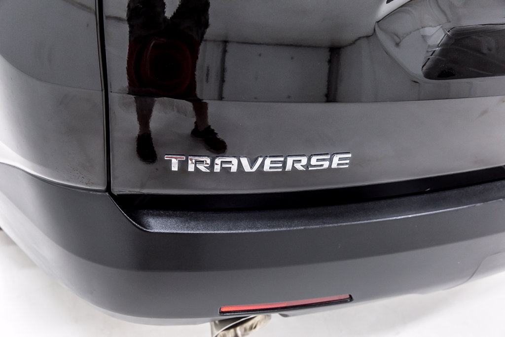 Used 2023 Chevrolet Traverse LS w/ Safety Package FWD image 5