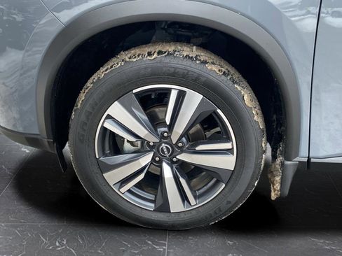 Used 2025 Nissan Rogue SL w/ SL Premium Package image 33