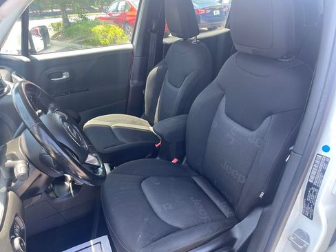 Used 2017 Jeep Renegade Latitude AWD/4WD image 16
