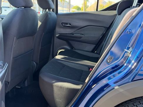 Used 2018 Nissan Kicks SV FWD image 17