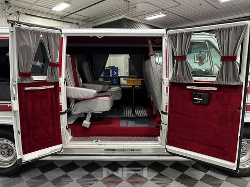 Used 1986 Chevrolet G20 image 38