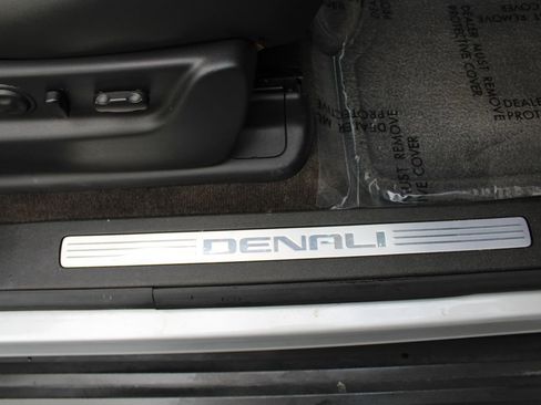 Used 2014 GMC Yukon XL Denali image 24